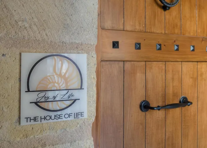 The House Of Life Pírgos